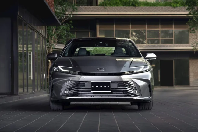 Toyota Camry 2025: Bảng giá lăn bánh, Thông tin Xe & Ưu đãi 07/2025 - Hình ảnh 4