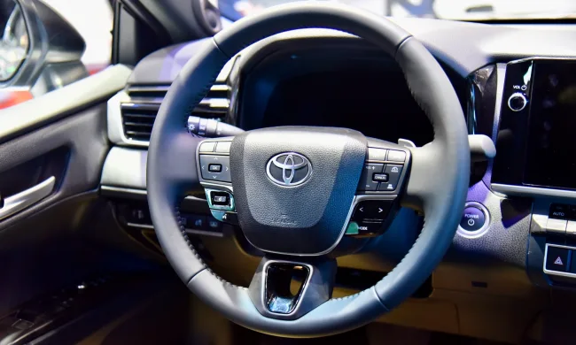 Toyota Camry 2025: Bảng giá lăn bánh, Thông tin Xe & Ưu đãi 07/2025 - Hình ảnh 11
