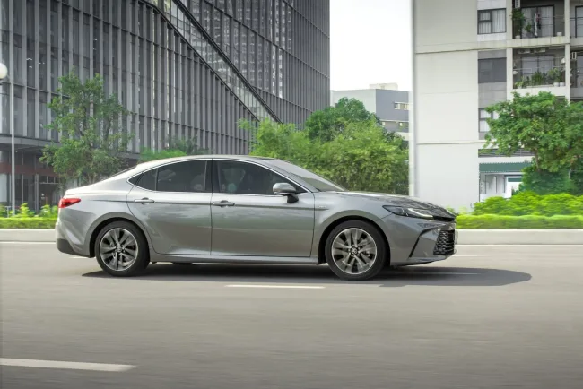 Toyota Camry 2025: Bảng giá lăn bánh, Thông tin Xe & Ưu đãi 07/2025 - Hình ảnh 5