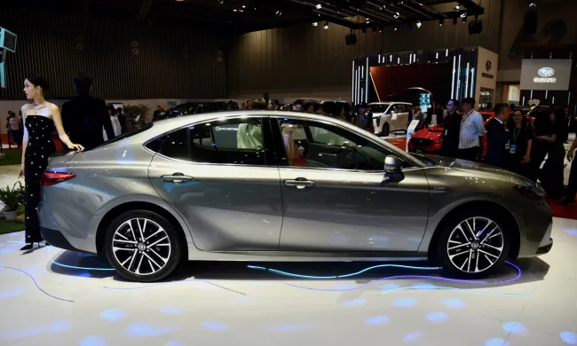Toyota Camry 2025: Bảng giá lăn bánh, Thông tin Xe & Ưu đãi 07/2025 - Hình ảnh 7