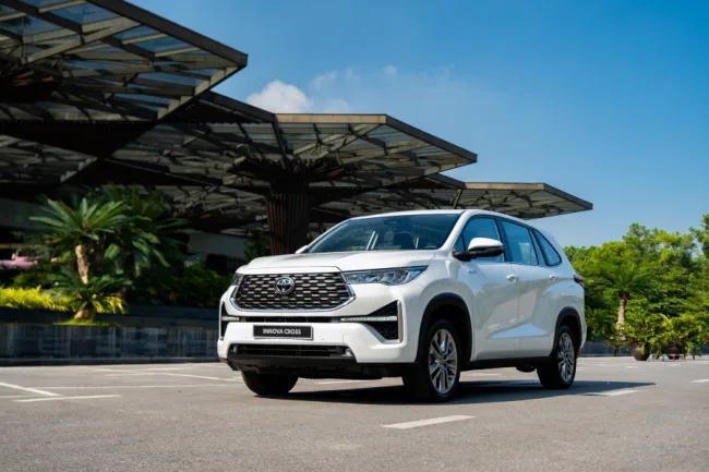 Toyota Innova Cross 2025: Giá lăn bánh, Thông tin Xe & Ưu đãi tháng 07/2025 - Hình ảnh 12