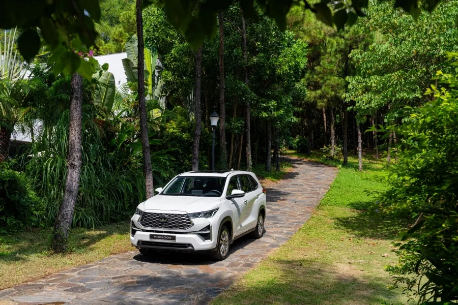 toyota innova cross 04