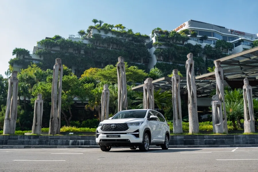 toyota innova cross 05