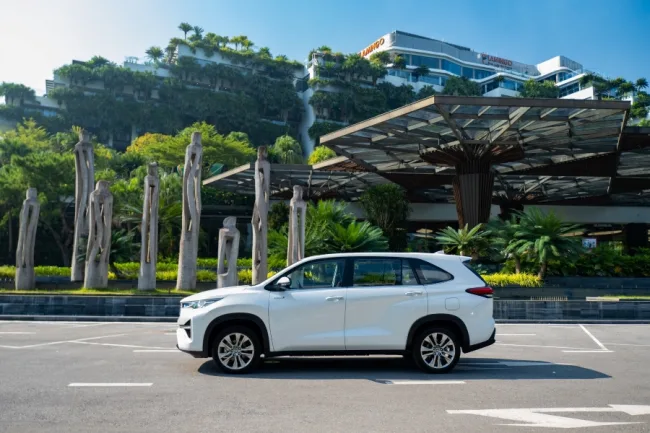 Toyota Innova Cross 2025: Giá lăn bánh, Thông tin Xe & Ưu đãi tháng 07/2025 - Hình ảnh 11