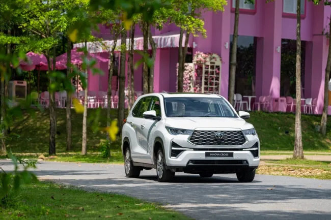 Toyota Innova Cross 2025: Giá lăn bánh, Thông tin Xe & Ưu đãi tháng 07/2025 - Hình ảnh 15