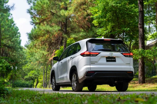 Toyota Innova Cross 2025: Giá lăn bánh, Thông tin Xe & Ưu đãi tháng 07/2025 - Hình ảnh 5