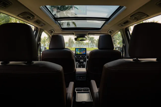 Toyota Innova Cross 2025: Giá lăn bánh, Thông tin Xe & Ưu đãi tháng 07/2025 - Hình ảnh 19