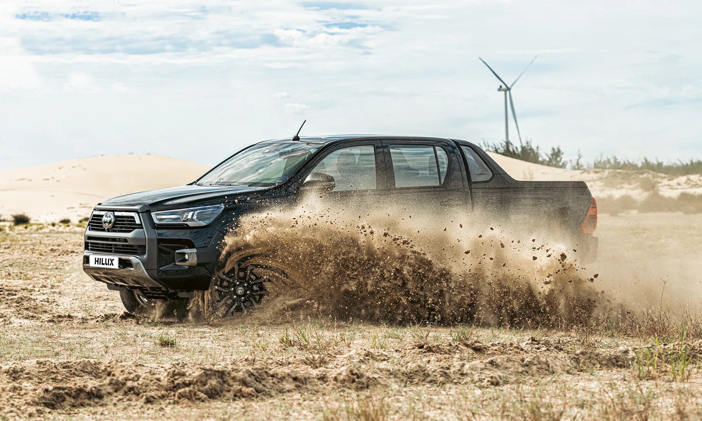 Toyota-Hilux-2024-10-1737515136