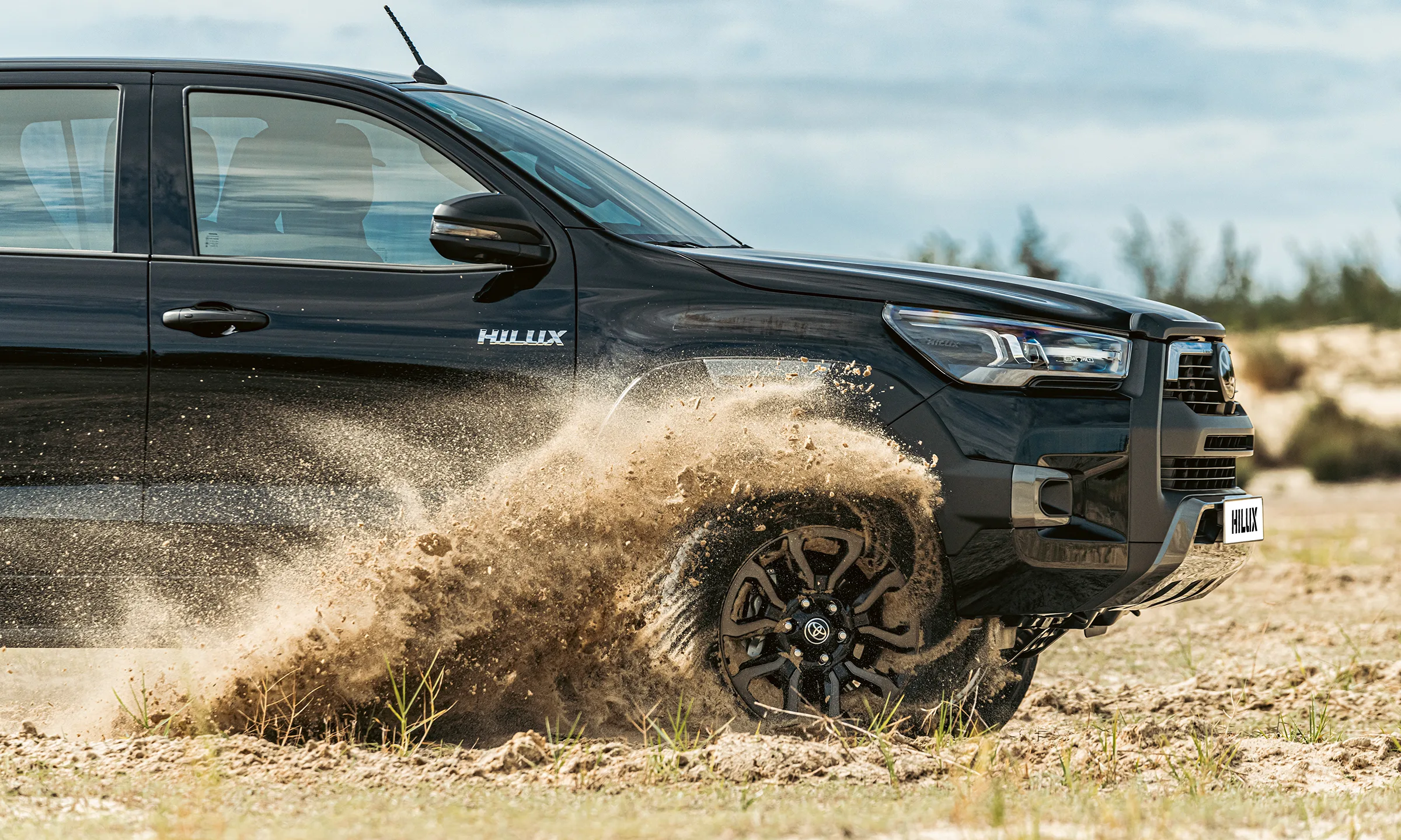 Toyota-Hilux-2024-13-1737515161