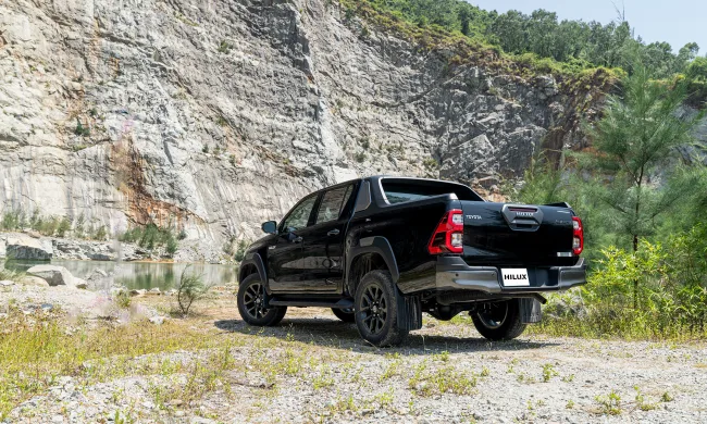 Toyota Hilux 2025: Giá lăn bánh, Thông tin Xe & Ưu đãi tháng 07/2025 - Hình ảnh 8