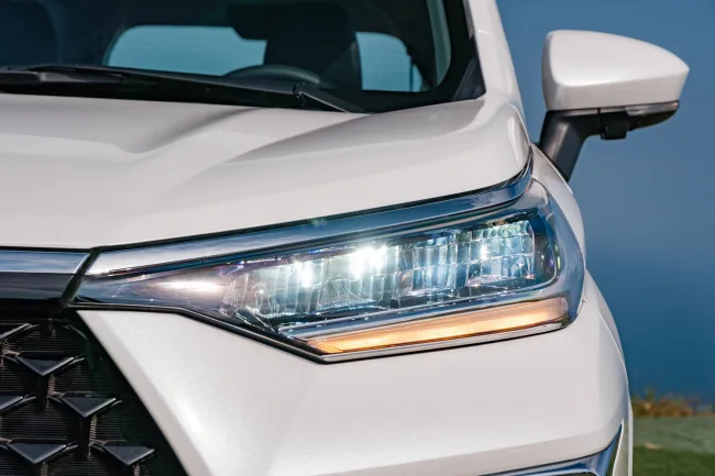 Toyota Veloz Cross: Bảng giá lăn bánh, Thông tin Xe & Ưu đãi tháng 07/2025 - Hình ảnh 9